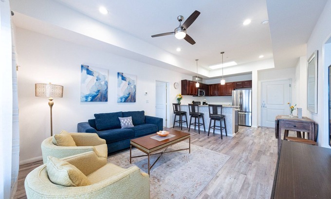 Katy Condo | 1N| Cozy Urban Living in Lifestyle Center| Charm in KAT