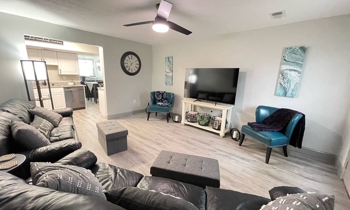 Monroe Apartment | 1st Floor Completely Remodeled, Pets Welcome! King & Queen Beds, W/D in Unit.,