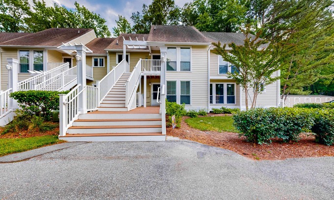 Bethany Beach Condo | 1st-floor Sea Colony Tennis condo with gym, & sauna