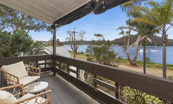 Ettalong Beach Apartment | 2/372 Ocean View - 4pm Check out on Sundays
