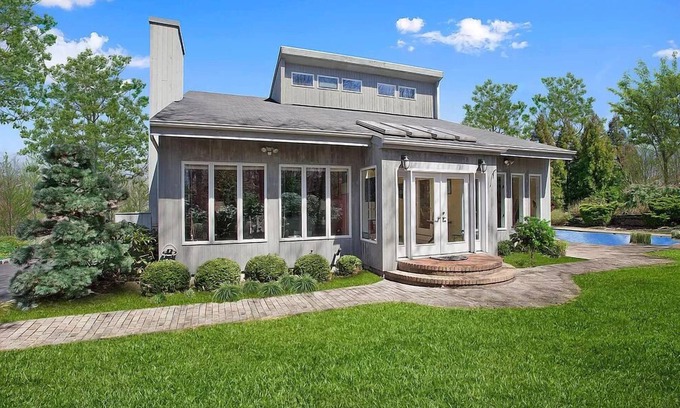 Flanders House | 2-Acre Modern Estate in Southampton. Beach, winery, farm, pool, and hot tub