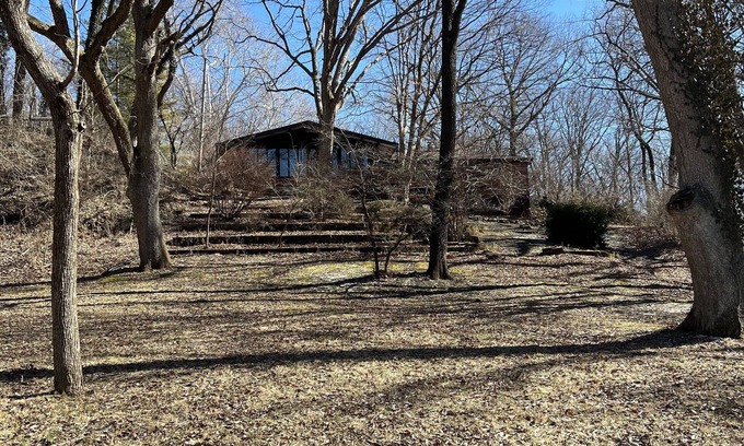 Fairview Heights House | 2 acre Woodland Retreat - 15 mins from Downtown St. Louis