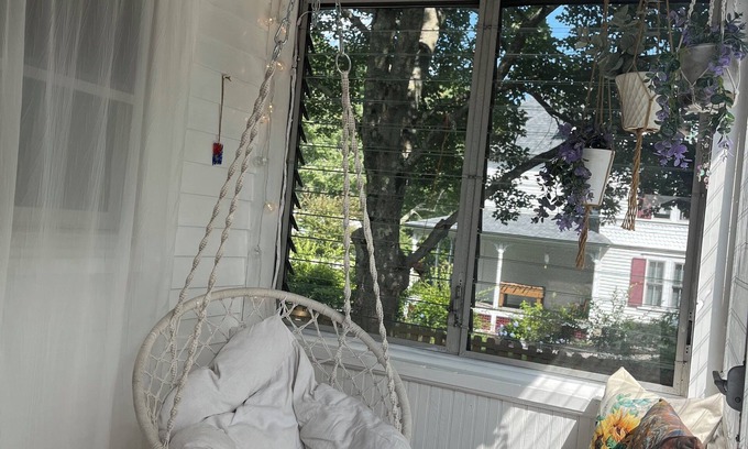 Milford House | 2 Acres or Peace-Walk to Shops, Pubs, Local Restaurant-River at Back or Property