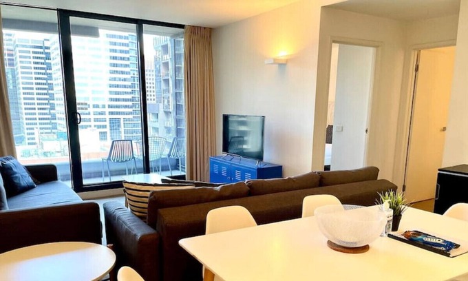 Docklands Apartment | 2 Apartments! keep family or colleagues close in the same building in a Great Location!