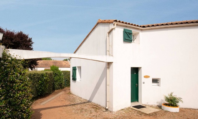 Longeville-sur-Mer Condo | 2 Bedroom Condo in Longeville-sur-Mer (Le Bouil)