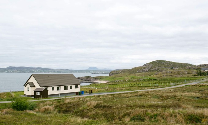 Drumchork Cottage | 2 BAYVIEW BUNGALOW, character holiday cottage in Poolewe