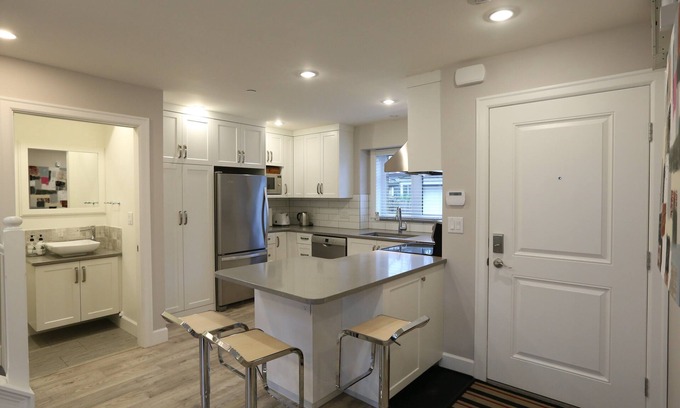 Arbutus Ridge House | 2 bd, 1.5 bathroom cottage at Vancouver Traveller B&B