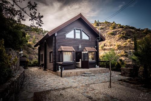 Gourri House | *2 bdr log house/mountains/Queen bed/fireplace