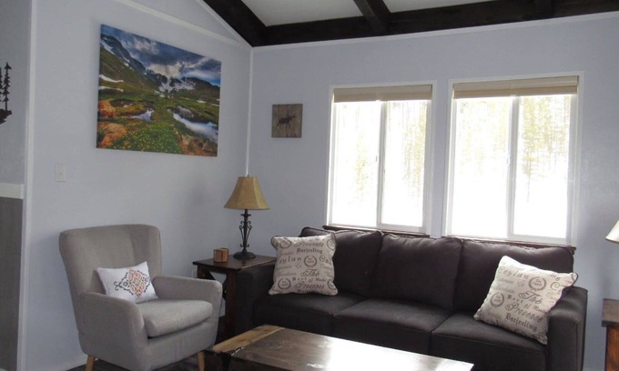Warrior's Mark Condo | ❇ 2 bdrm, Cozy Top Floor Mountain Escape located on FREE bus line ❇