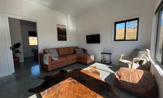 East Jindabyne House | 2 beautiful new cabin with views of lake Jindabyne