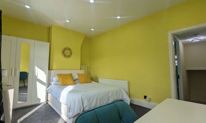 Belle Vue Apartment | 2 bed 1 bath terraced home