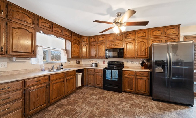 Fulton House | 2 Bed/1Bath On State Road Z, 5 mins to Fulton!