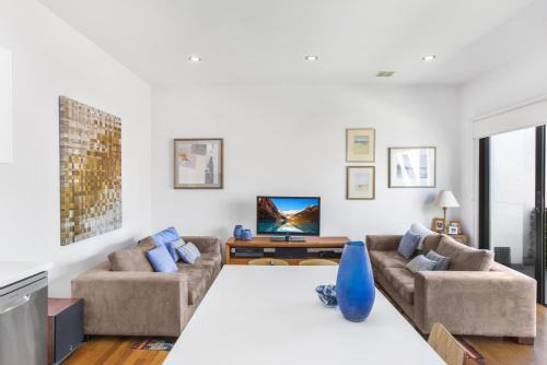 Yarraville Apartment | 2-Bed Apartment with Parking & Balcony Near Trains