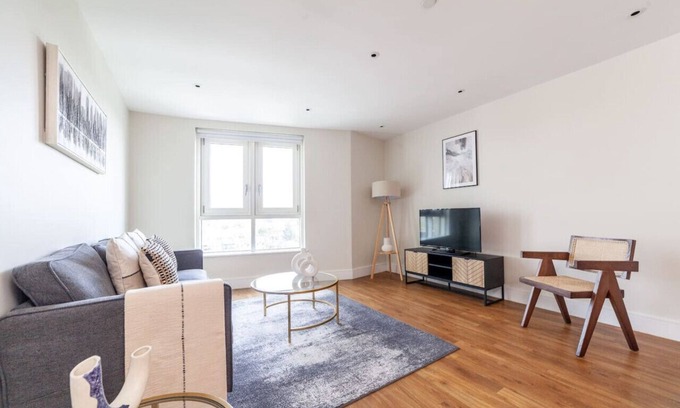 New Cross Apartment | 2 Bed Balcony Flat in Highbury