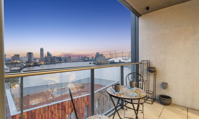 Canary Wharf Apartment | 2 Bed | Canary Wharf | Stunning Views