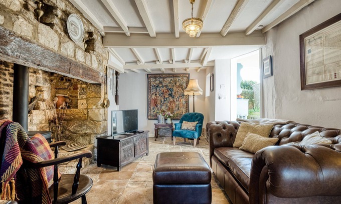 Winchcombe Cottage | 2 bed Cotswold Stone Cottage -Pyatt's Pad