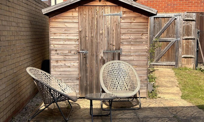 Langley Marish House | 2 Bed End Terrace M4 M25 Heathrow Windsor & London
