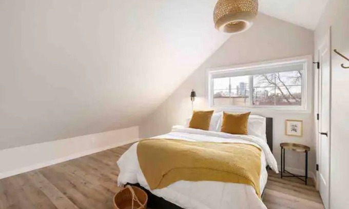Inglewood House | 2 bed Fantastic Inglewood guesthouse w parking