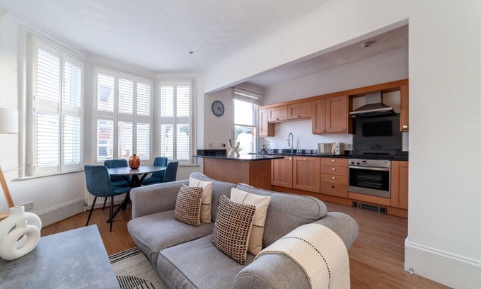 North Richmond Apartment | 2 Bed Flat by Richmond Park