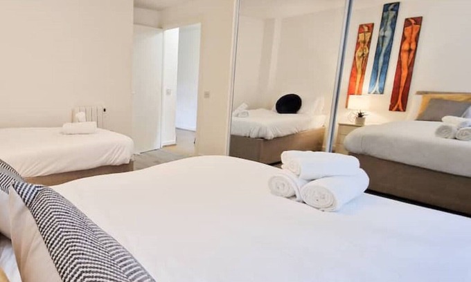 Glyndon Apartment | 2-bed Flat, free parking, near Tube and Excel