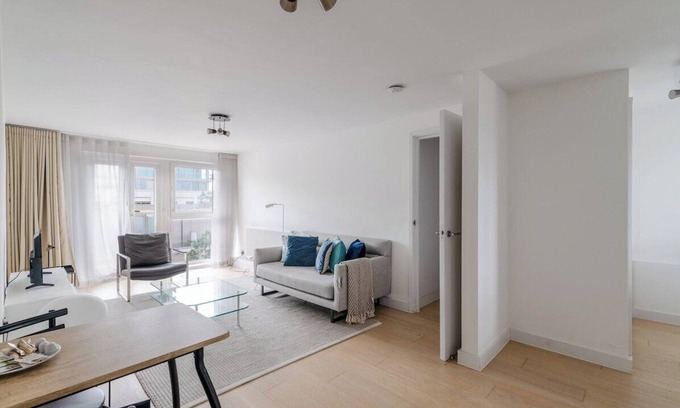 Churchill Apartment | 2-Bed Flat with Balcony Views
