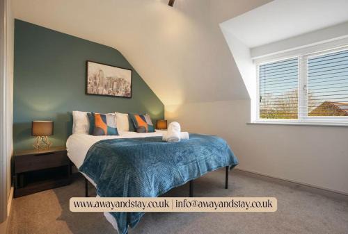 North Collingham House | 2-bed home with garden & drive, near Newark