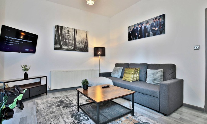 Kirkham House | 2 Bed House House In Town Centre