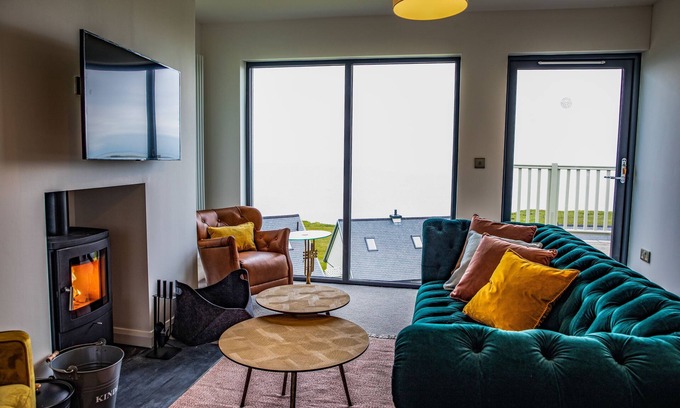 Rhyd-y-clafdy Apartment | 2 Bed Penthouse Apartment - 6 (Plas)