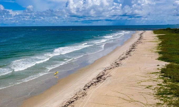 Fort Pierce Apartment | 2 bedroom-1.5 bath townhouse with fort pierce inlet view!