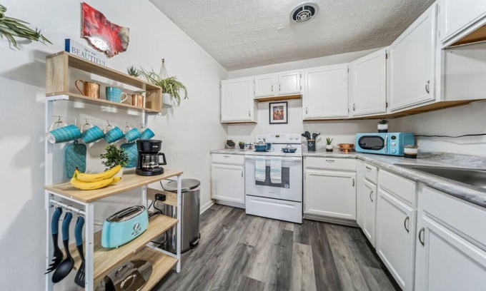 Euclid Apartment | 2 Bedroom 1 Bath Apartment in Euclid