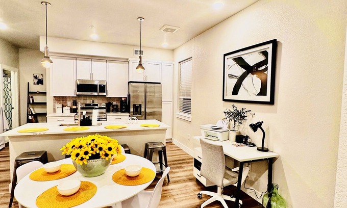 Villa Park Condo | 2-bedroom 2-bath Luxury condo, 2 Tram stops from Empower field, 3 to Downtown!