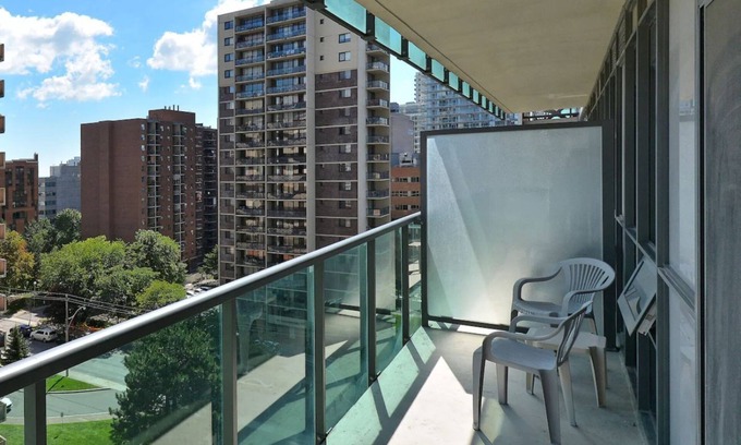 Sherwood Park Apartment | 2 Bedroom/2 Bathroom on Roehampon Avenue