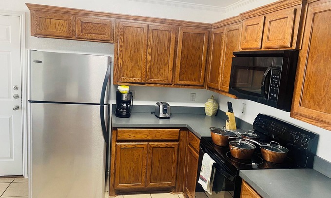 Euless House | 2 bedroom/2bathroom duplex 12 mins toDFW Airport and free WiFi