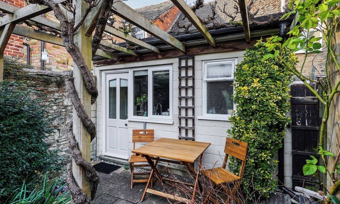 Lechlade Cottage | 2 bedroom accommodation in Lechlade-on-Thames