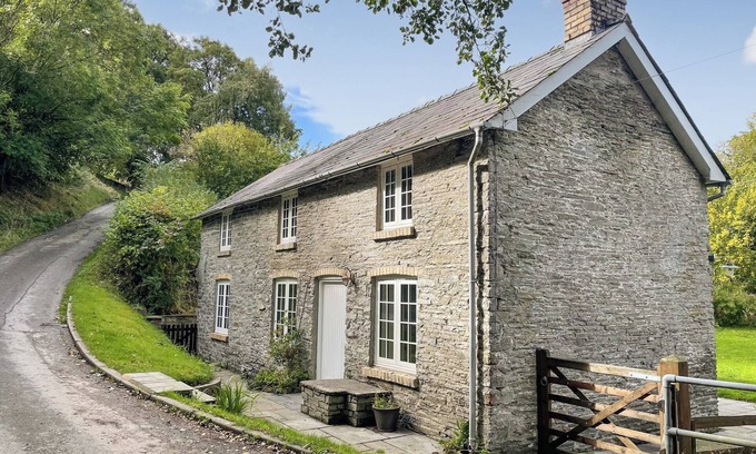 Builth Wells Cottage | 2 bedroom accommodation in Rhulen, near Builth Wells