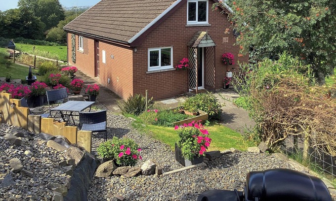 Llanybydder Cottage | 2 bedroom accommodation in Pencarreg, near Llanybydder