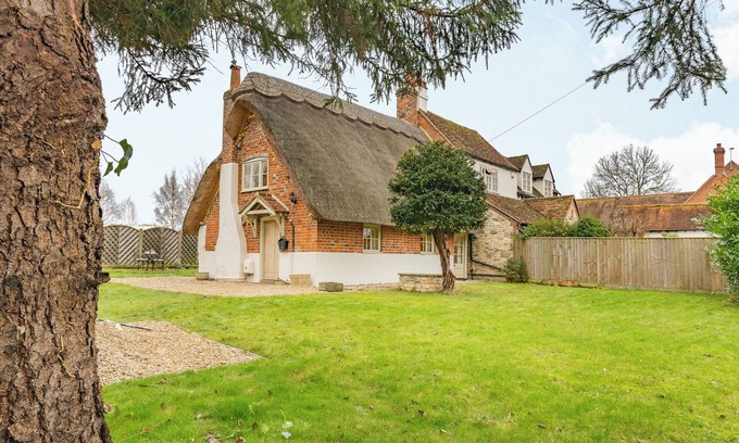 Wallingford Cottage | 2 bedroom accommodation in Berrick Salome, near Wallingford