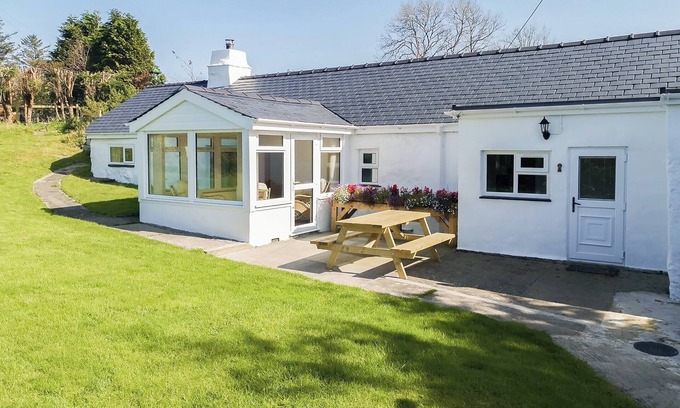 Caernarfon Cottage | 2 bedroom accommodation in Carmel, near Caernarfon