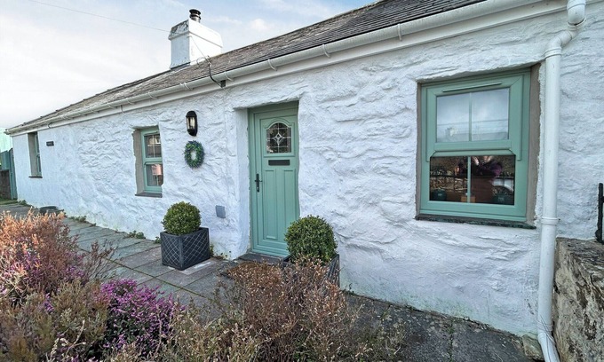 Caernarfon Cottage | 2 bedroom accommodation in Carmel, near Caernarfon
