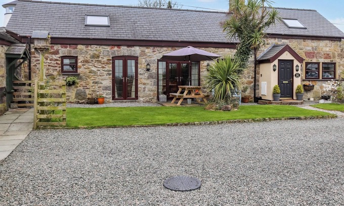 Capel Coch Cottage | 2 bedroom accommodation in Capel Coch