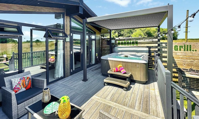 Raywell Ski Chalet | 2 bedroom accommodation in Raywell, Beverley