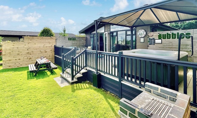 Raywell Ski Chalet | 2 bedroom accommodation in Raywell, Beverley