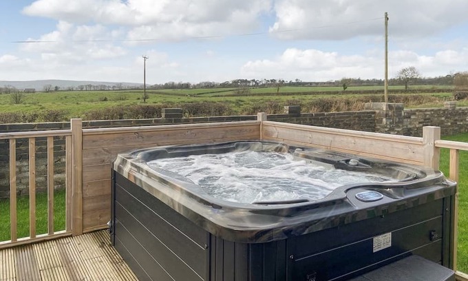 Kilwinning Cottage | 2 bedroom accommodation in Kilwinning