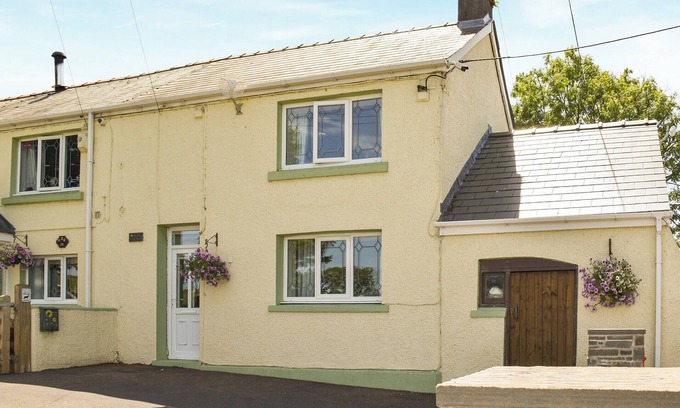 Ammanford Cottage | 2 bedroom accommodation in Llandyfan, Ammanford