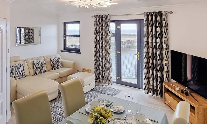Kirkcaldy Cottage | 2 bedroom accommodation in Kirkcaldy