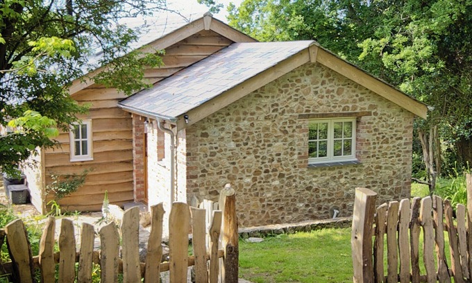 Raymonds Hill Cottage | 2 bedroom accommodation in Axminster, near Lyme Regis
