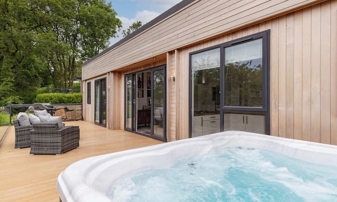 Narberth Ski Chalet | 2 bedroom accommodation in Narberth
