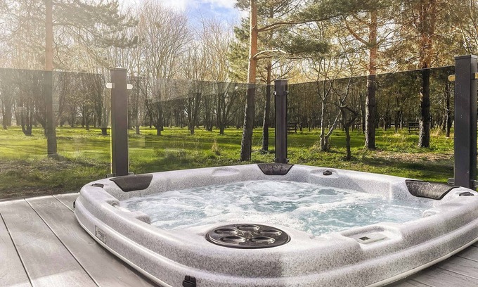 Pershore Ski Chalet | 2 bedroom accommodation in Pershore