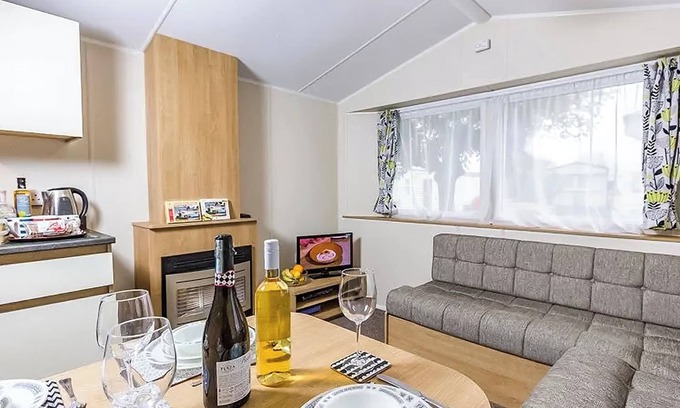 Ningwood House | 2 bedroom accommodation in Newbridge, Nr Yarmouth