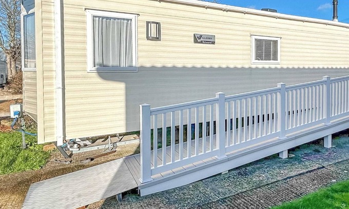 Ningwood House | 2 bedroom accommodation in Newbridge, Nr Yarmouth